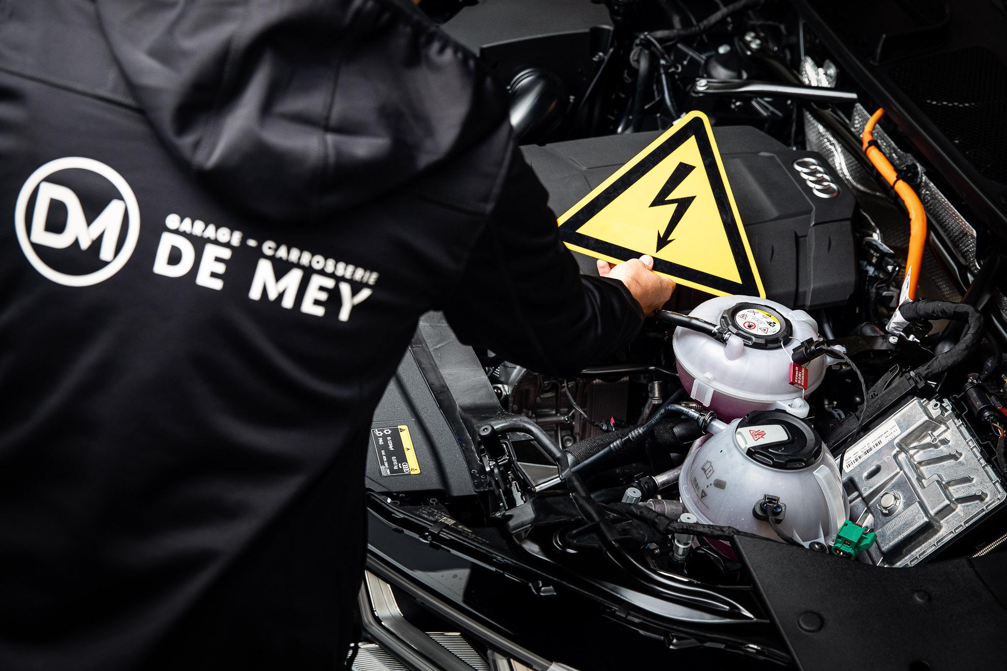 Herstelling aan elektrische wagen